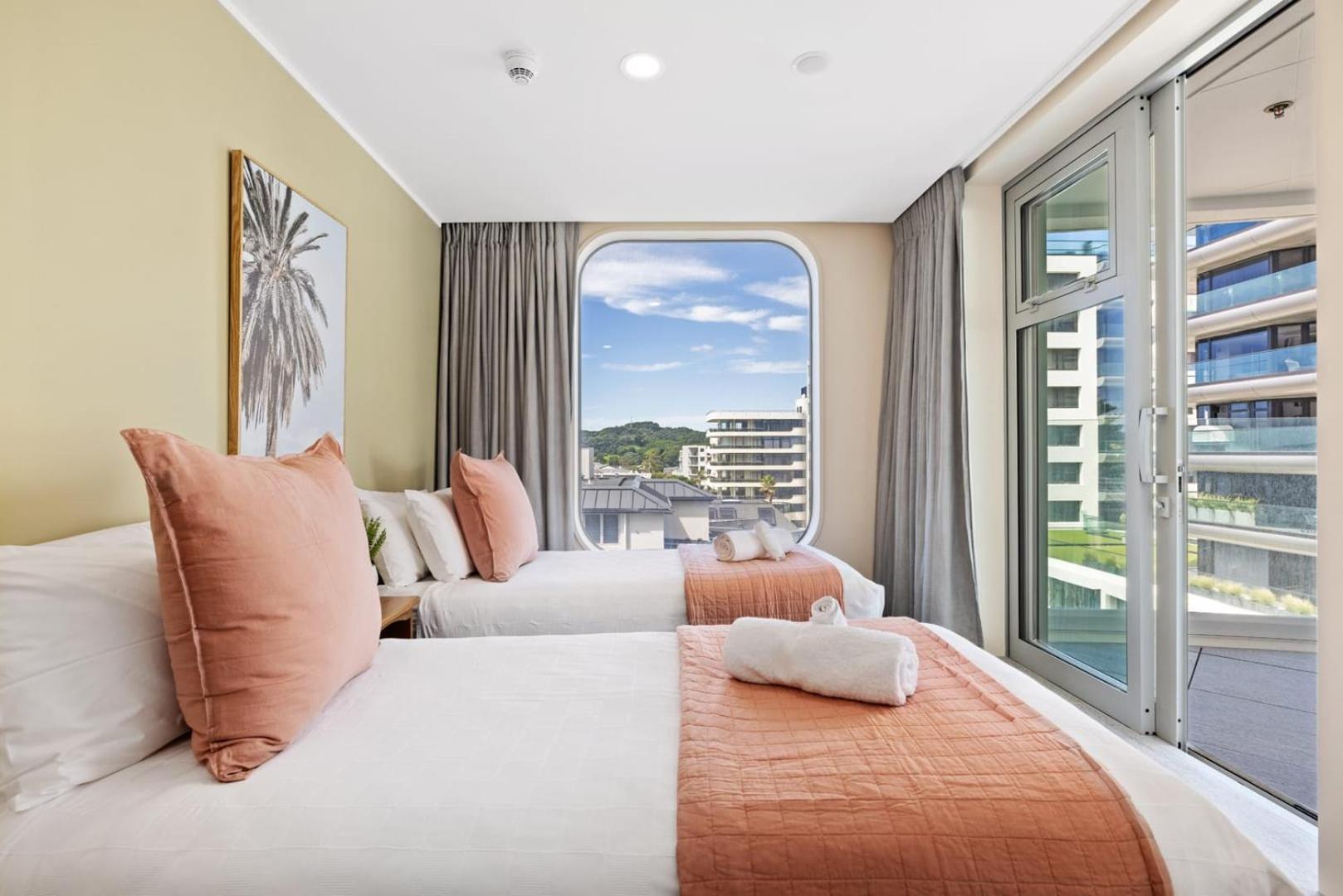 A Strand Of Paradise, Oceanside Views & Pool Mount Maunganui Ngoại thất bức ảnh
